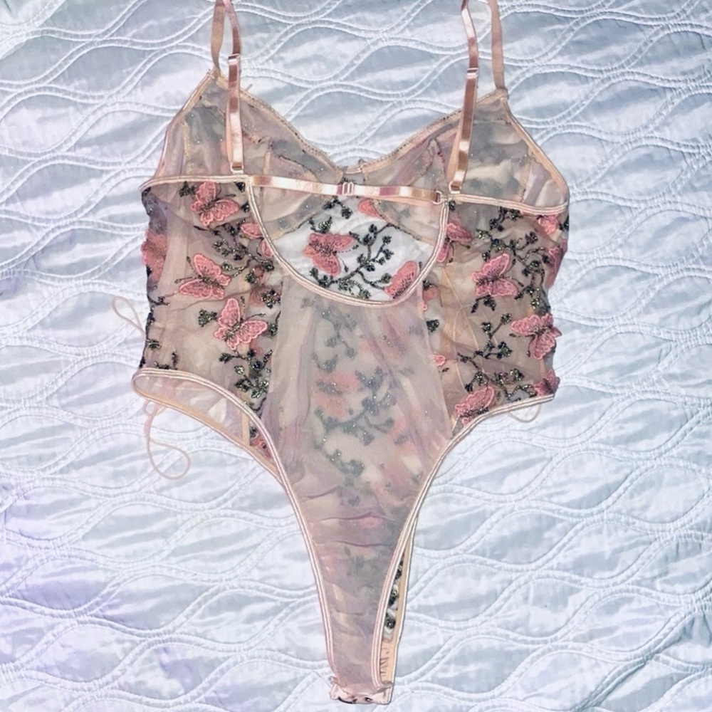 Pink butterfly lingerie - Picture 2 of 13